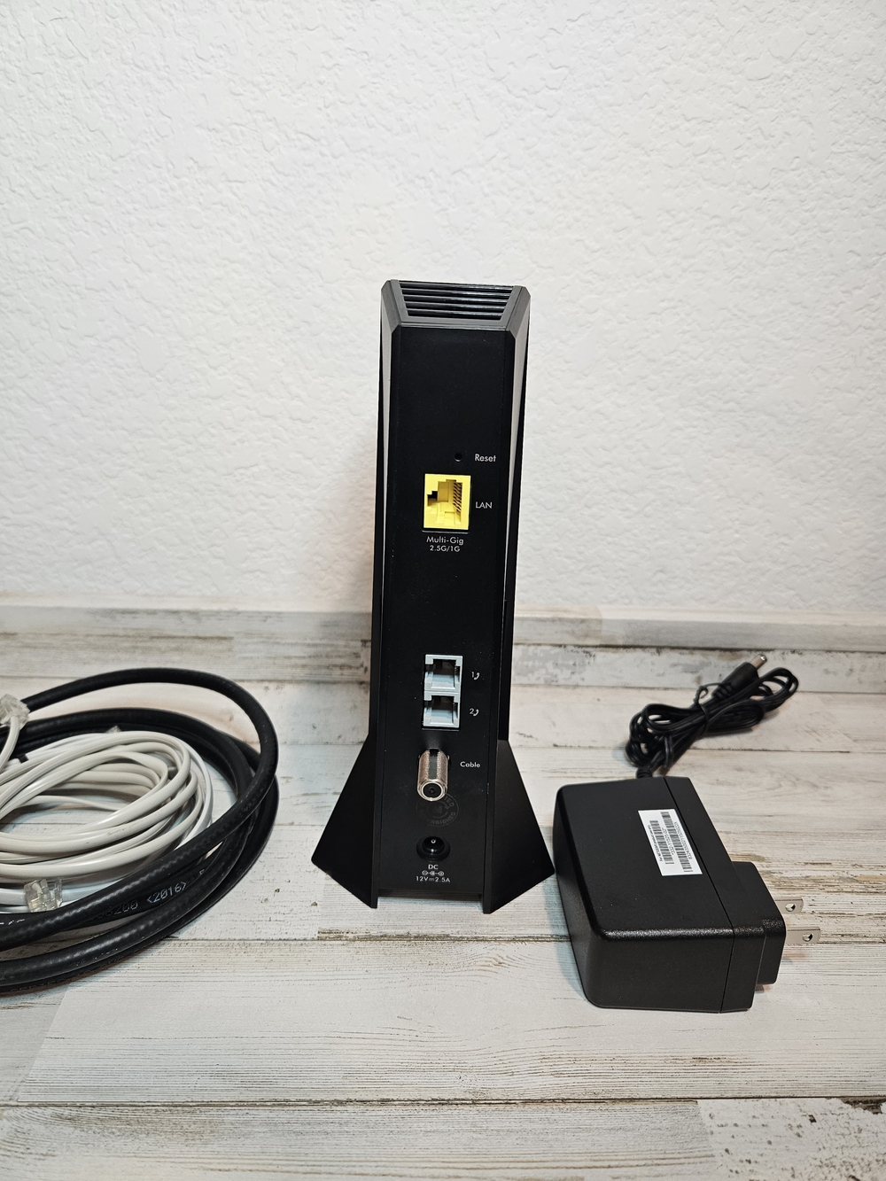 NETGEAR Nighthawk Voice Cable Modem CM2050V - Picture 4 of 7
